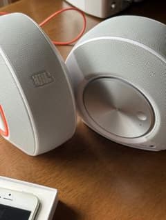 iPhoneSEとJBL Pebbles スピーカー 本体 iPhoneSEとJBL Pebbles スピーカー 本体 - メルカリ