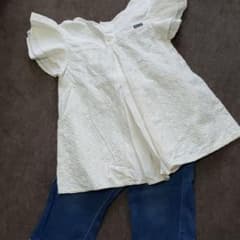 可愛いブラウスஐデニムパンツ。2点まとめのサムネイル
