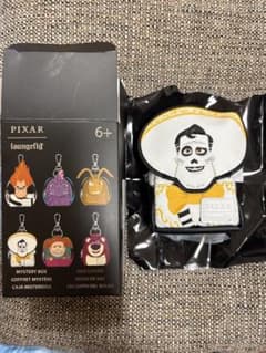 Loungefly PIXAR バッグチャーム リメンバー・ミー　デラクレスのサムネイル