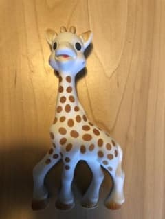 キリンのソフィー　歯固めのサムネイル