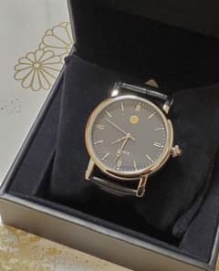 菊紋入り「皇居アイテム」に長蛇の列　開運効果期待：PRINCE腕時計「皇室時計」 菊紋入り「皇居アイテム」に長蛇の列 開運効果期待：PRINCE腕時計