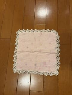 GIVENCHY ハンカチ ピンク レース縁取りのサムネイル
