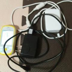 キッズ携帯 と キッズ携帯用充電器 とドコモ高速充電器です！のサムネイル