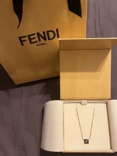 FENDI フェンディ FFロゴネックレス ゴールド 正規品 箱・紙袋付き 美品のサムネイル