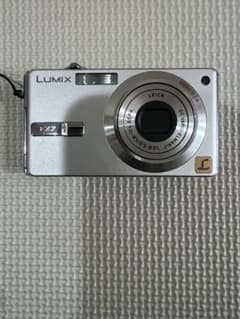 Panasonic デジタルカメラLumix DMC-FX7 シルバー三脚付き Panasonic デジタルカメラLumix DMC-FX7 シルバー三脚付き - メルカリ