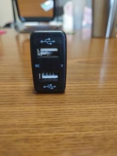 トヨタ車用 USB充電器 2ポートのサムネイル
