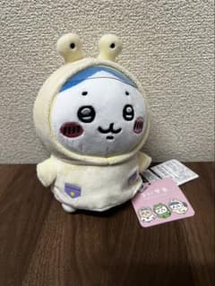 ちいかわハチワレ カタツムリキャラクターぬいぐるみのサムネイル