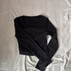 黒いリブ編み長袖Tシャツのサムネイル