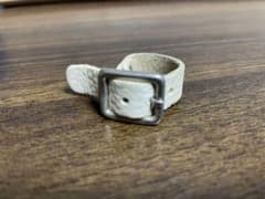 t*u様 マルジェラ本人期 ホワイトレザー バックル付きリング - メルカリ