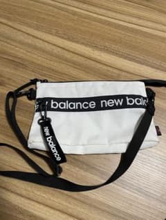 New Balance サコッシュ ホワイトのサムネイル