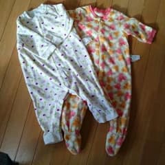 UNIQLO ☆ ユニクロ 2点セット ロンパース 足付き 70 80 女の子のサムネイル