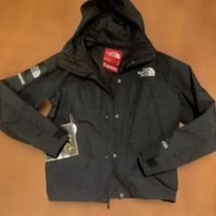 THE NORTH FACE × Supreme ブラックマウンテンパーカーのサムネイル