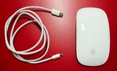 Apple Magic Mouse 本体と充電ケーブルのサムネイル