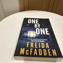 ONE BY ONE Freida McFadden 洋書のサムネイル
