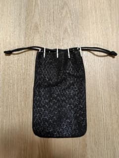 印傳屋　印伝　巾着袋　正絹紐　鹿革　黒地✕黒漆のサムネイル