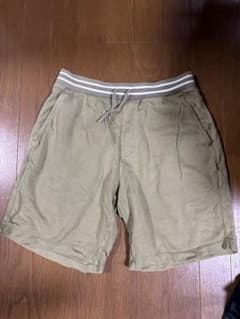UNIQLO ショートパンツ カーキ Sサイズのサムネイル