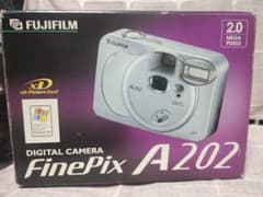FUJIFILM FINEPIX A202 シルバー 単三電池 元箱有り - メルカリ