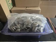 パチスロ用 メダル 1000枚ドル箱付き！送料込み！ - メルカリ
