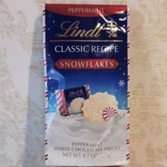 Lindt Classic Recipe Snowflakes リンツのサムネイル