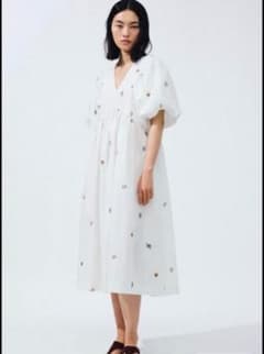 新品　H&M 刺繍パフスリーブワンピースのサムネイル