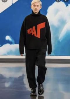 ゴーシャラブチンスキー　18awニットのサムネイル