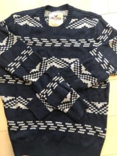 ホリスター(HOLLISTER)ニットセーターのサムネイル