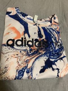 adidasのサムネイル