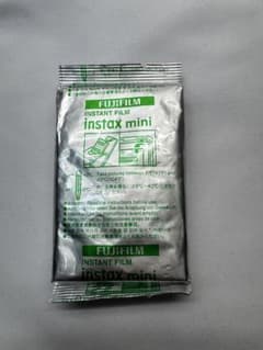 匿名配送 チェキフィルム instax mini 10枚 箱無し期限切れジャンクのサムネイル
