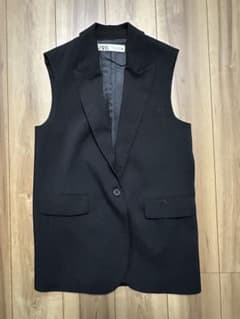 ZARA ブラック ノースリーブ ベストのサムネイル