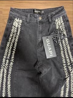 GUAPI size28 ビーズ装飾 ブラックデニムパンツ - メルカリ