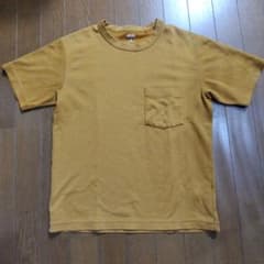 UNIQLO ユニクロのクルーネックTシャツのサムネイル