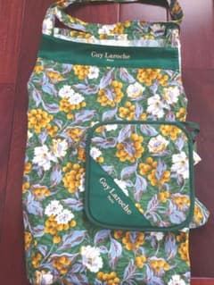 Guy Laroche　ギラロッシュ　エプロン　鍋敷き　鍋つかみ　花柄のサムネイル