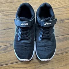 asics スニーカー キッズ ブラック　21.5センチのサムネイル