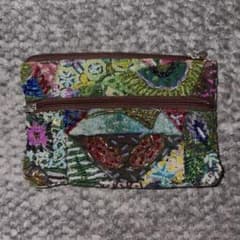 ビーズ刺繍ポーチのサムネイル