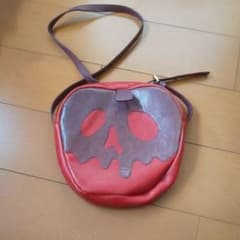 Noei様専用！ディズニー 白雪姫コラボ ポイズンアップルポシェットのサムネイル