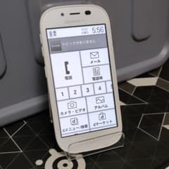 らくらくスマートフォン3 F-06Fのサムネイル