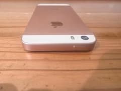 【美品】iPhone SE (第1世代) ローズゴールドのサムネイル