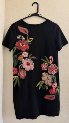 ZARA 花柄刺繍 半袖ワンピース ブラック