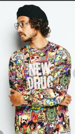 SKLX/TASTY COLLAGE総柄 ポケット付Tシャツのサムネイル