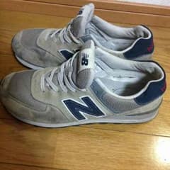 ニューバランススニーカーのサムネイル