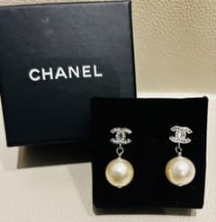 最終価格【直営店購入】CHANEL シャネル パール付き定番ピアス - メルカリ