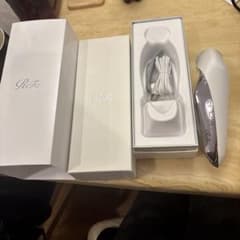 ReFa 美顔器 ホワイト 充電器付き※セール中！！ 極美品】 ReFa 大人気のホワイト 充電式美顔器 - メルカリ
