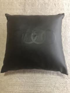 新品 未使用 Audi アウディ クッション ノベルティのサムネイル