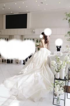ウェディングドレス　白　結婚式　前撮りのサムネイル