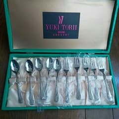 YUKI TORII ★カラトリーセット★訳ありのサムネイル