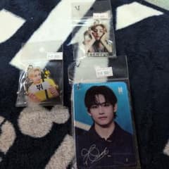 BTS V キーホルダー パスケース 3点セットのサムネイル
