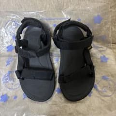 Teva キッズ ブラックサンダルのサムネイル