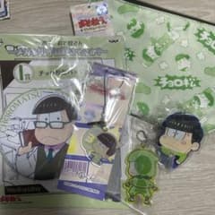 おそ松さんチョロ松グッズ5点セット　ポーチ,缶バッジ,アクキー2点,クリップのサムネイル