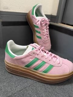 adidas ガゼル厚底スニーカー23.5cmピンク×グリーン ガムソール 美品のサムネイル