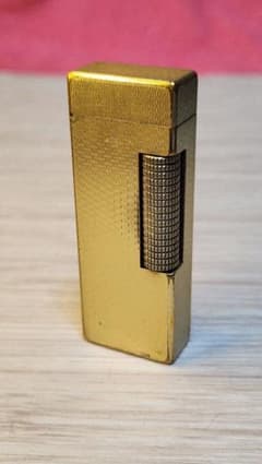 dunhill ブロックチェックゴールドカラー 金属製ライターローラー式本体のサムネイル